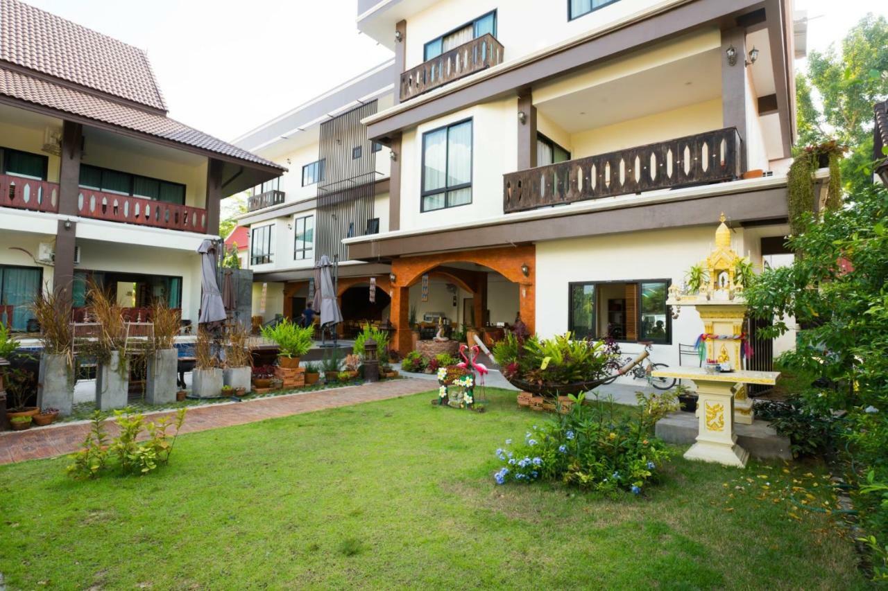Hotel Sriananpura Chiang Mai Zewnętrze zdjęcie