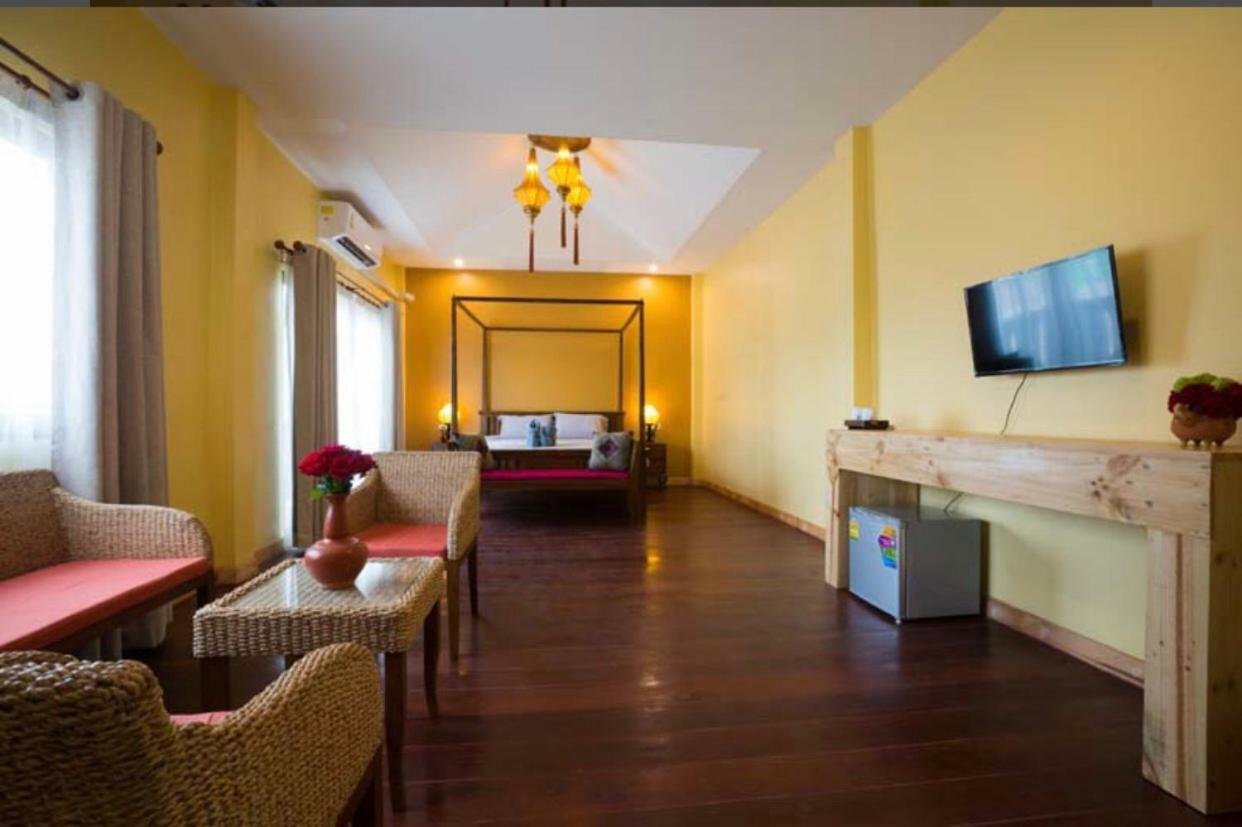 Hotel Sriananpura Chiang Mai Zewnętrze zdjęcie