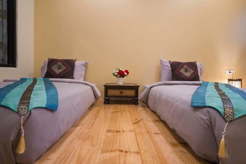 Hotel Sriananpura Chiang Mai Zewnętrze zdjęcie